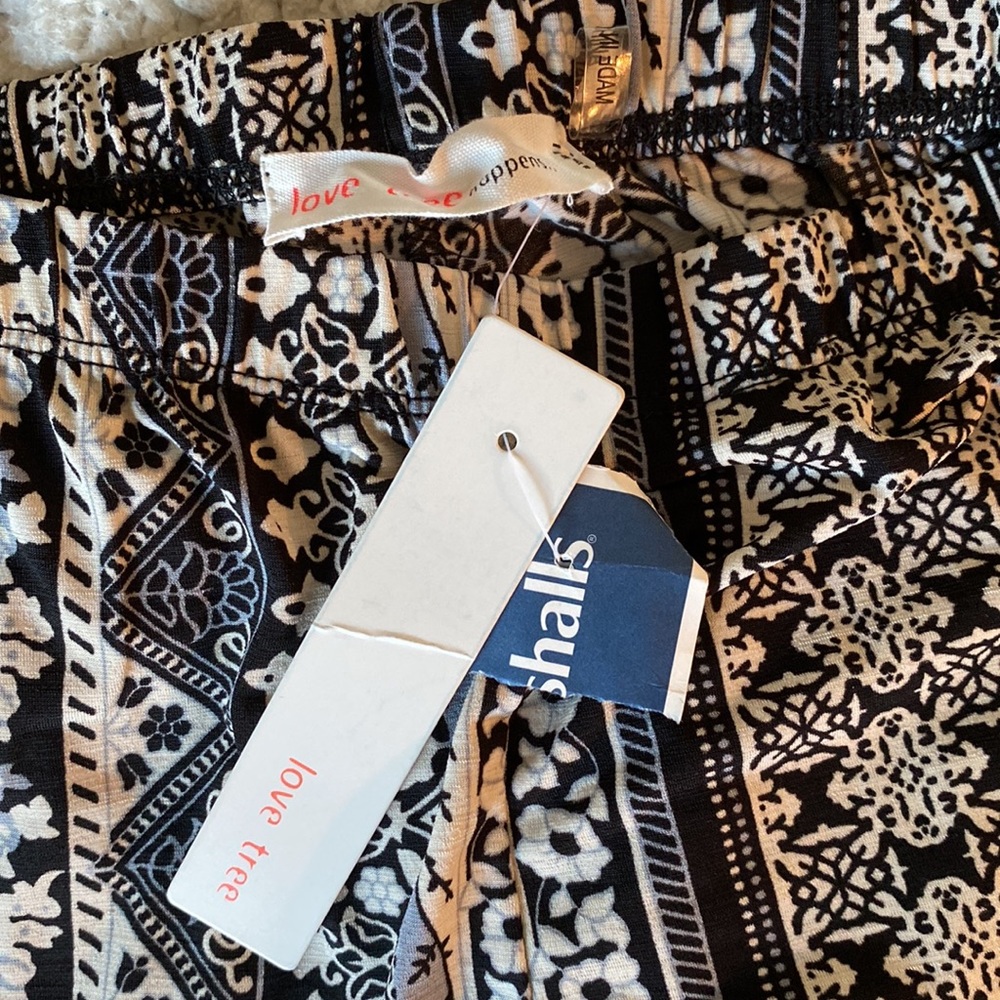 Awesome boho flared pants!! Size Small. NWT. Love Tree. - Picture 4 of 4